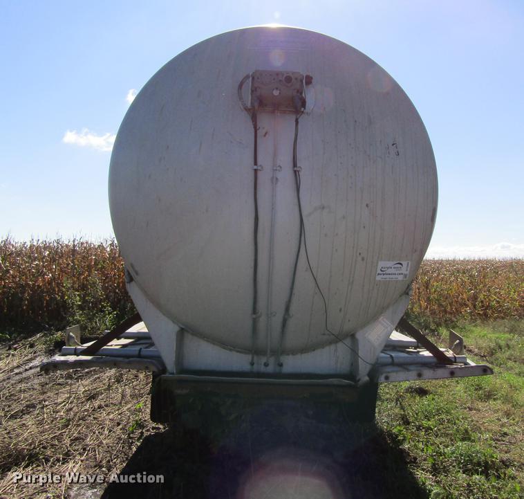 image for item DF3866 1977 Trail Master tank trailer