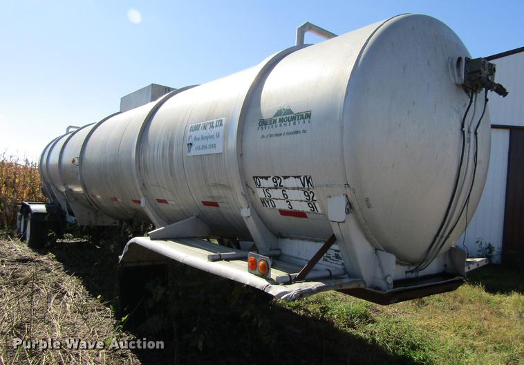 image for item DF3866 1977 Trail Master tank trailer