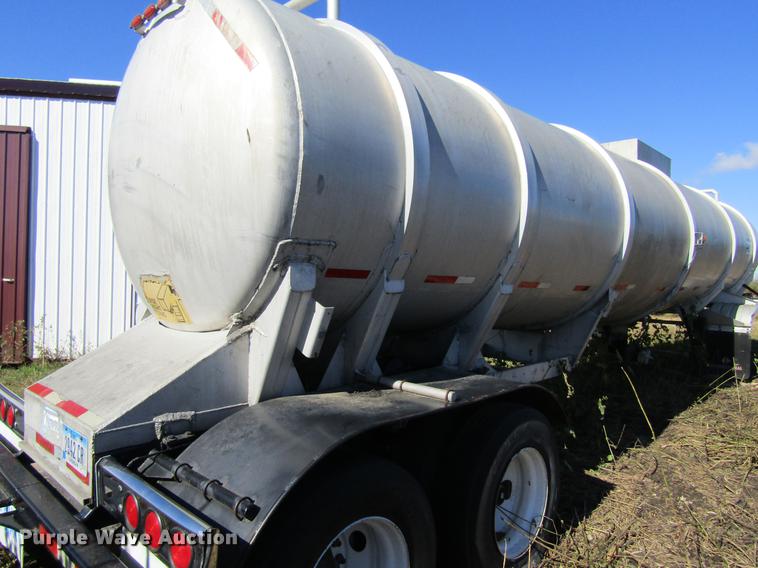 image for item DF3866 1977 Trail Master tank trailer