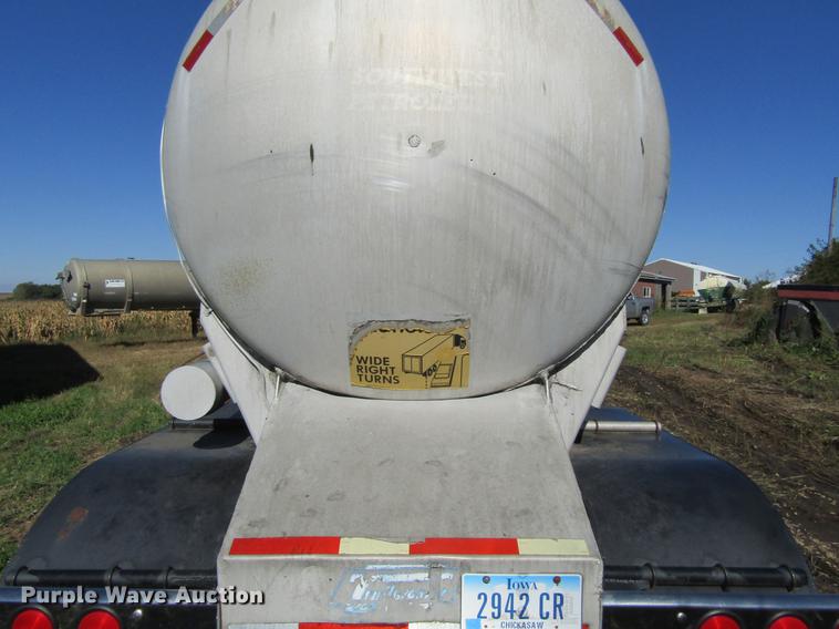 image for item DF3866 1977 Trail Master tank trailer