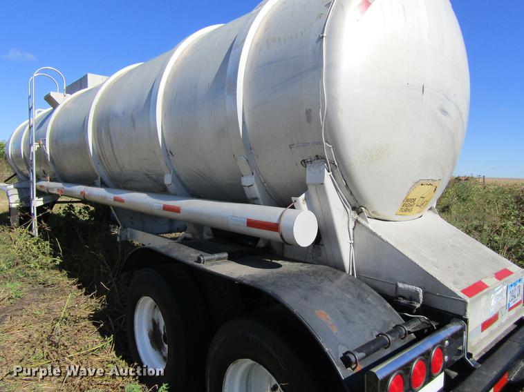image for item DF3866 1977 Trail Master tank trailer