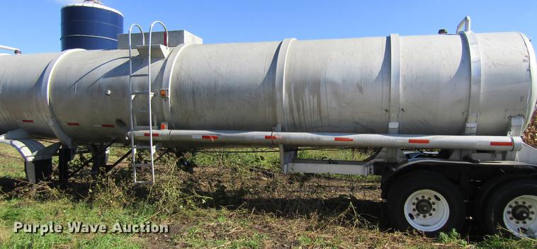 image for item DF3866 1977 Trail Master tank trailer