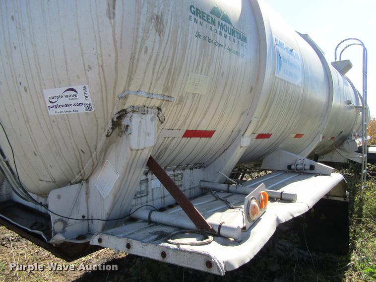 image for item DF3866 1977 Trail Master tank trailer