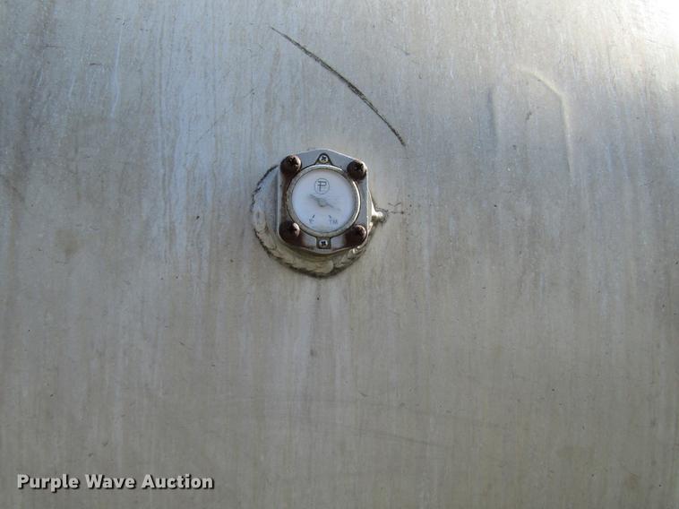 image for item DF3866 1977 Trail Master tank trailer