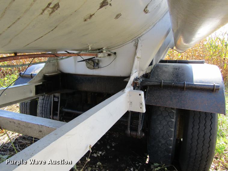 image for item DF3866 1977 Trail Master tank trailer