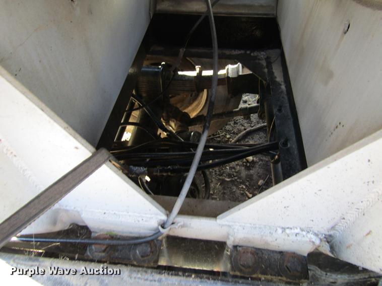 image for item DF3866 1977 Trail Master tank trailer