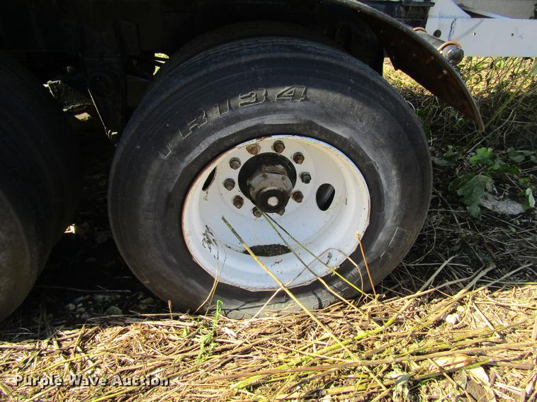 image for item DF3866 1977 Trail Master tank trailer