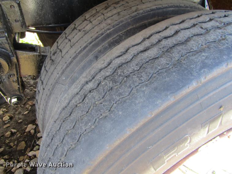 image for item DF3866 1977 Trail Master tank trailer