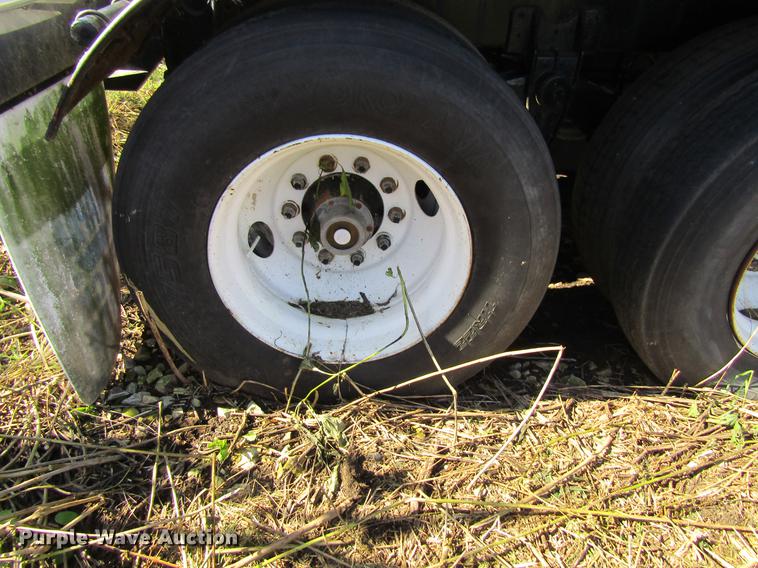 image for item DF3866 1977 Trail Master tank trailer