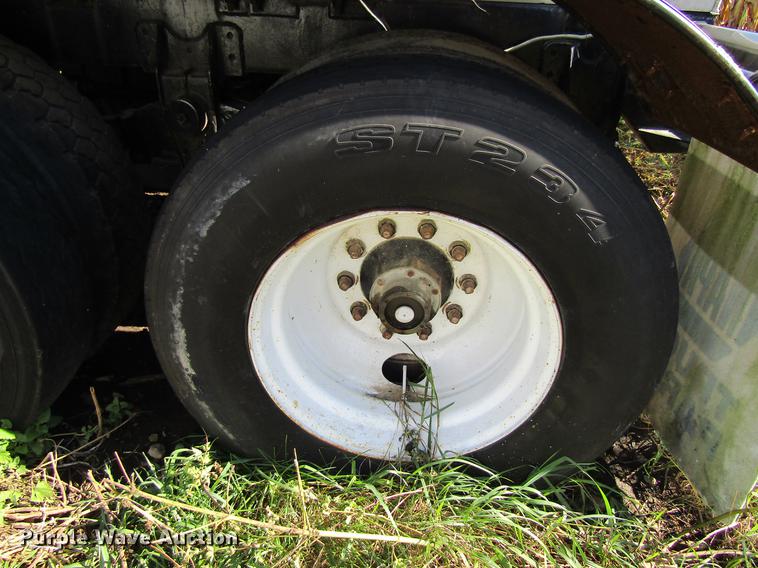 image for item DF3866 1977 Trail Master tank trailer