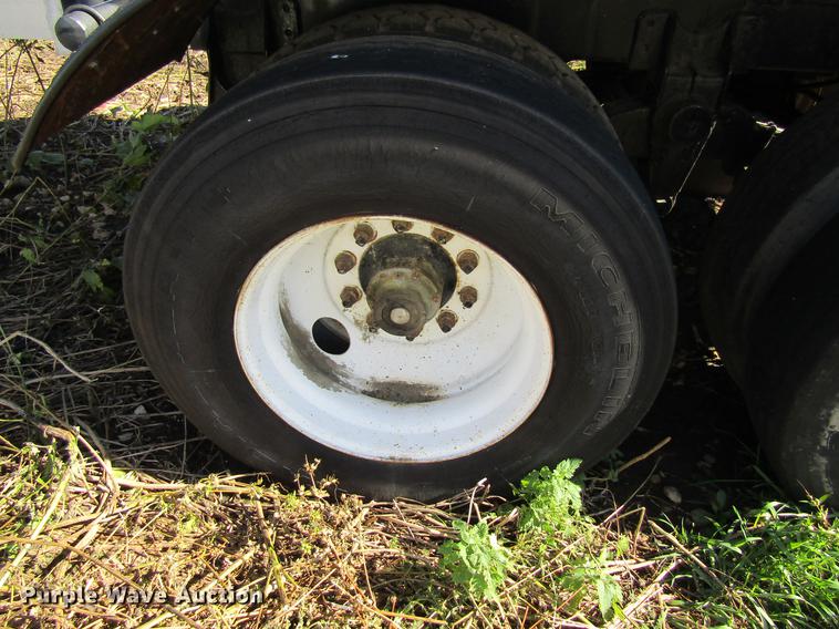 image for item DF3866 1977 Trail Master tank trailer