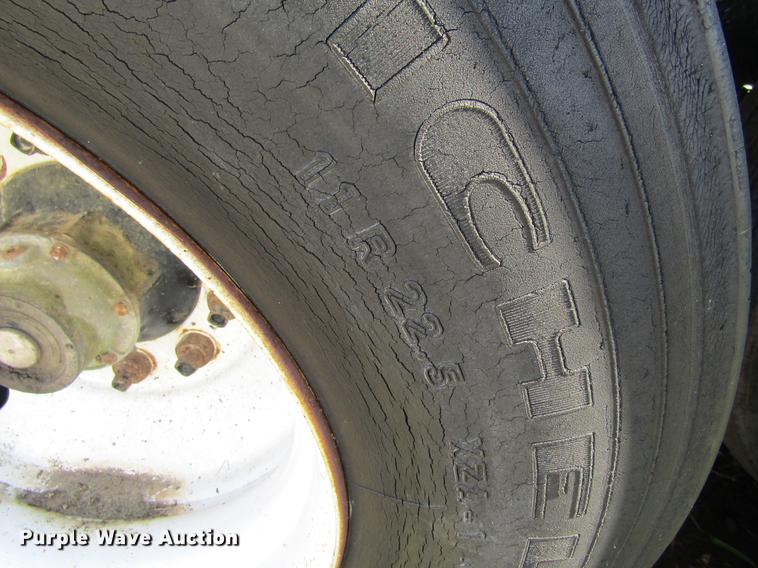 image for item DF3866 1977 Trail Master tank trailer