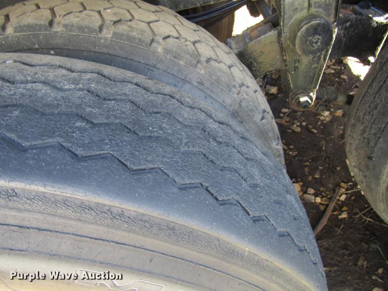 image for item DF3866 1977 Trail Master tank trailer