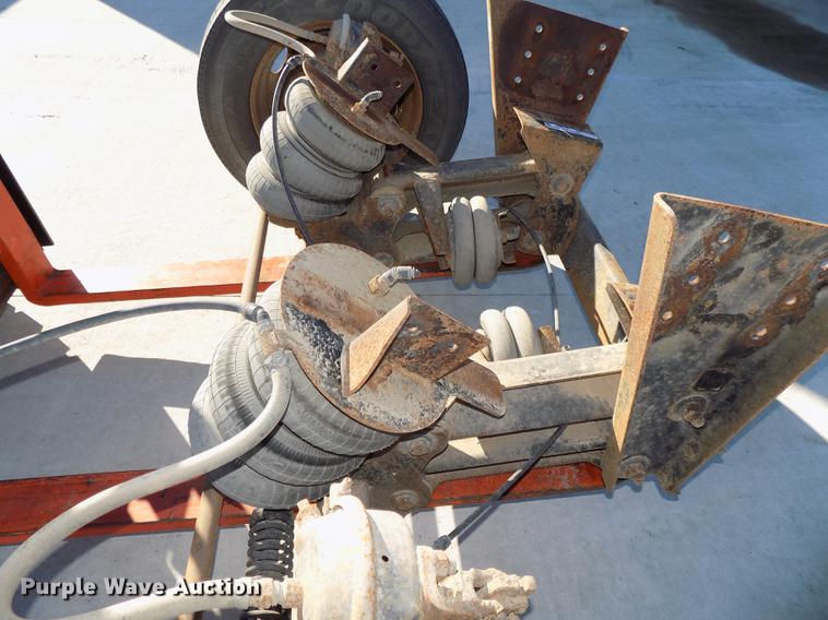 image for item DZ9587 Hendrickson steerable pusher axle