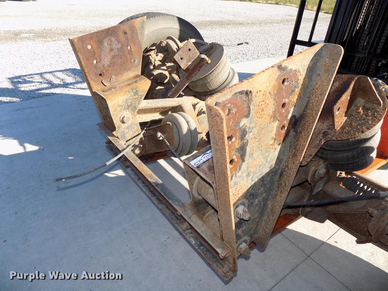 image for item DZ9587 Hendrickson steerable pusher axle