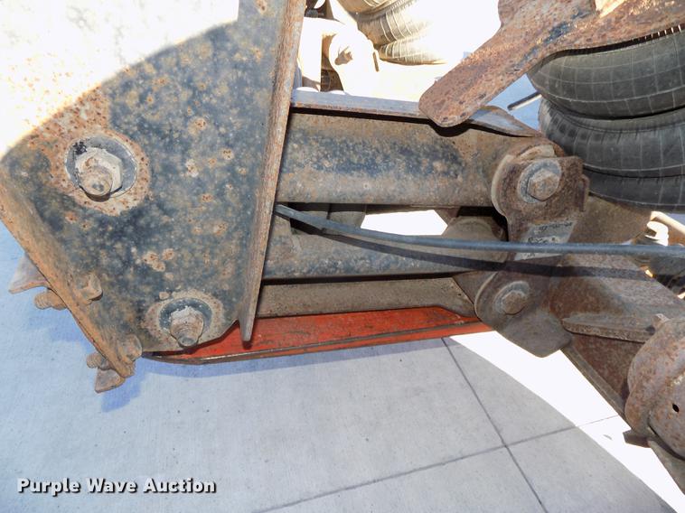 image for item DZ9587 Hendrickson steerable pusher axle