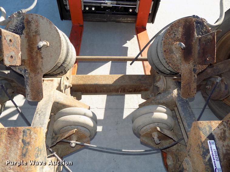 image for item DZ9587 Hendrickson steerable pusher axle