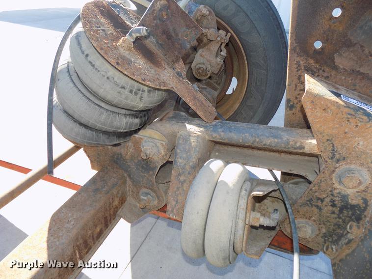 image for item DZ9587 Hendrickson steerable pusher axle