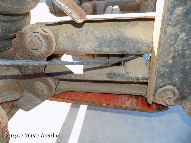 image for item DZ9587 Hendrickson steerable pusher axle