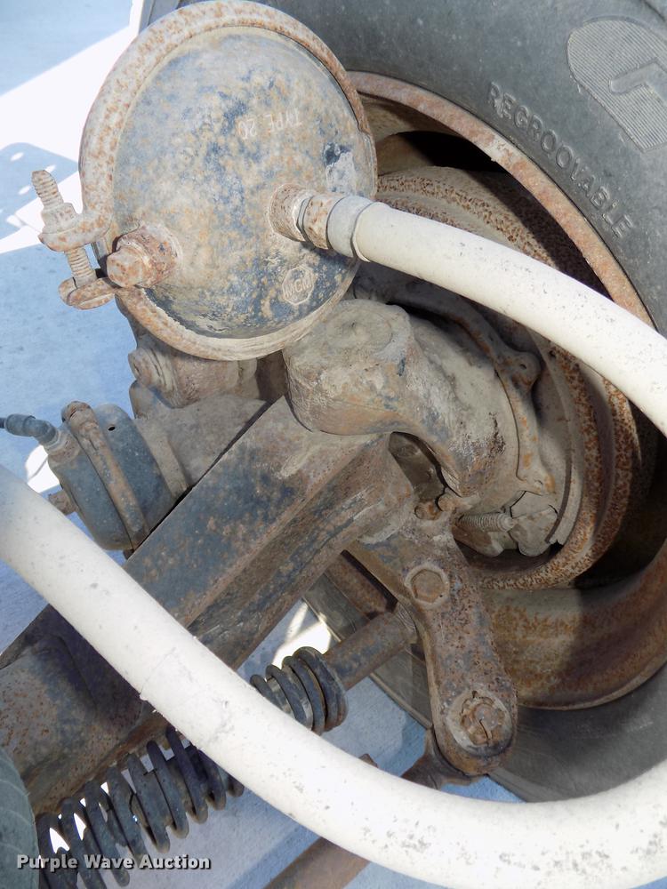 image for item DZ9587 Hendrickson steerable pusher axle