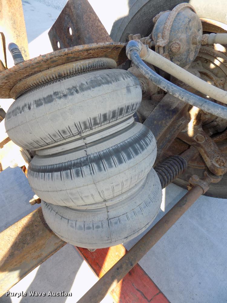 image for item DZ9587 Hendrickson steerable pusher axle