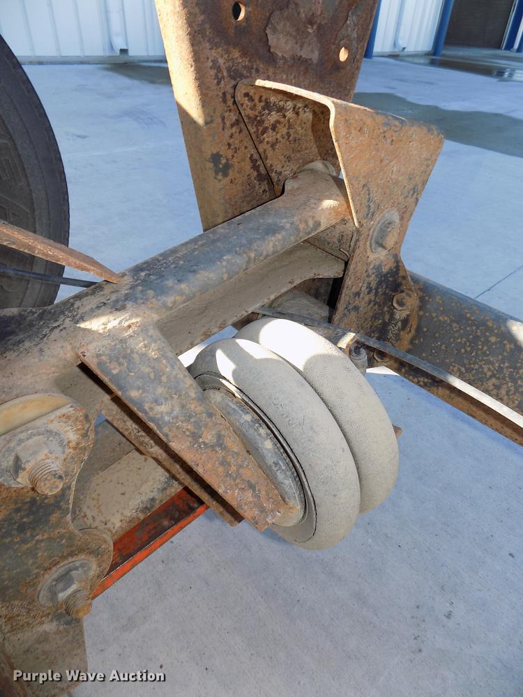 image for item DZ9587 Hendrickson steerable pusher axle