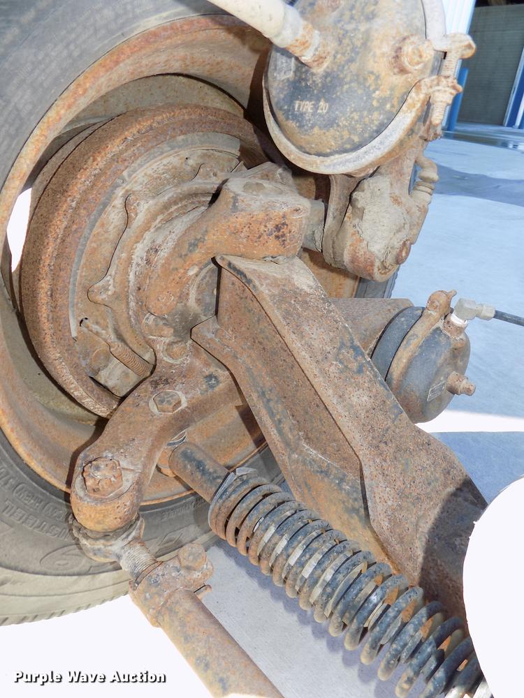 image for item DZ9587 Hendrickson steerable pusher axle