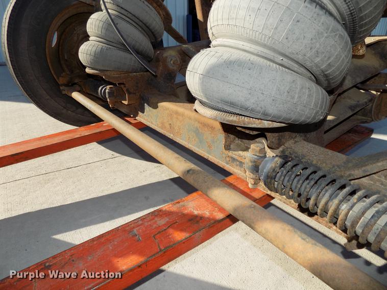 image for item DZ9587 Hendrickson steerable pusher axle