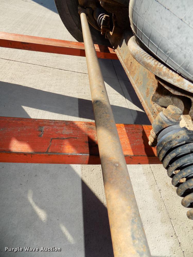 image for item DZ9587 Hendrickson steerable pusher axle