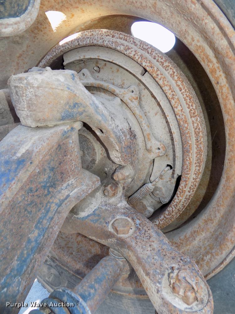 image for item DZ9587 Hendrickson steerable pusher axle