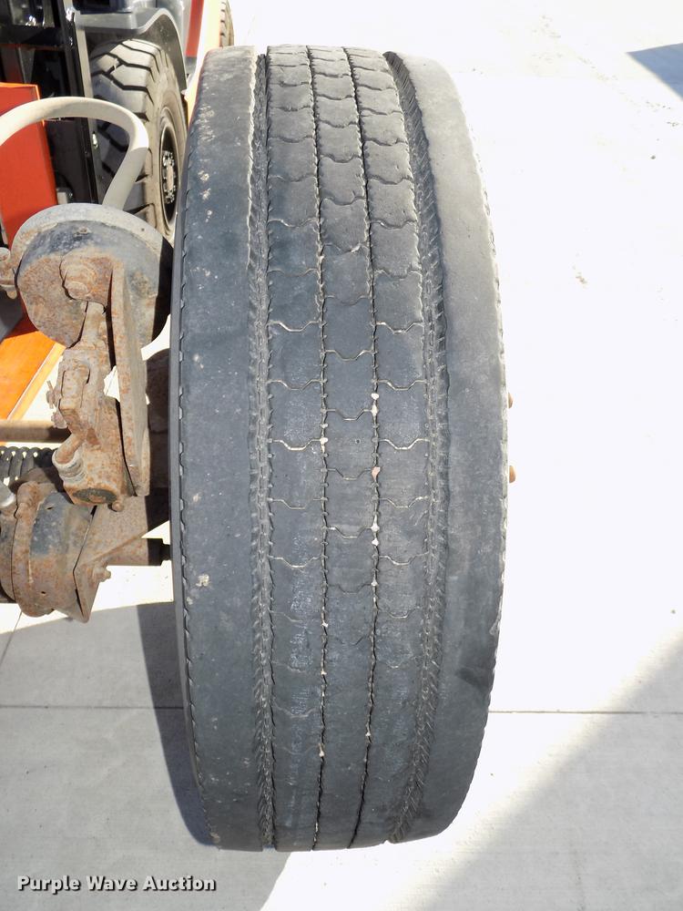 image for item DZ9587 Hendrickson steerable pusher axle