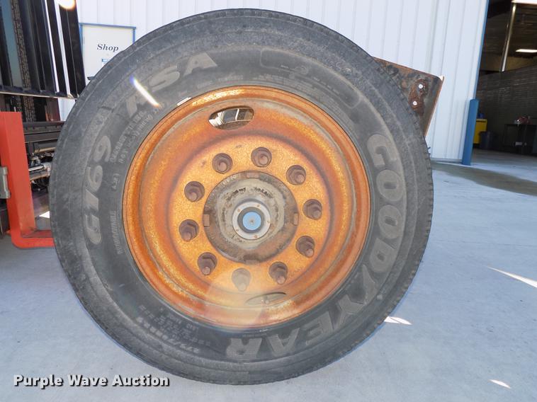 image for item DZ9587 Hendrickson steerable pusher axle