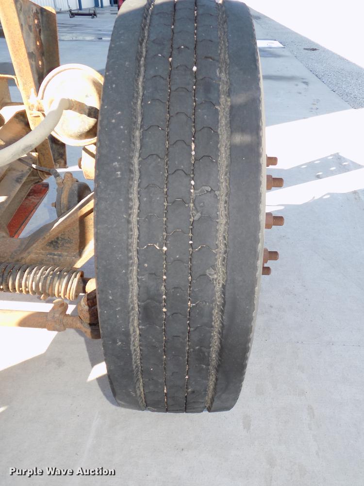 image for item DZ9587 Hendrickson steerable pusher axle