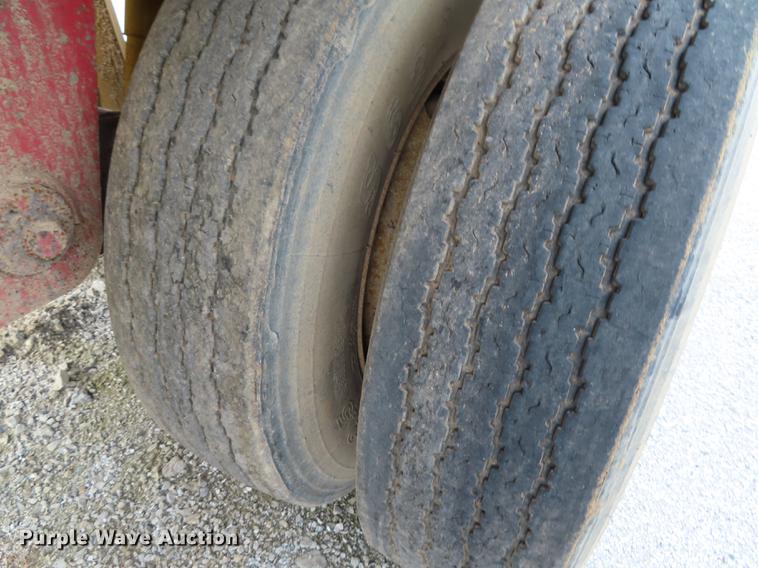 image for item EI9981 1996 Wilson CF-900 flatbed trailer