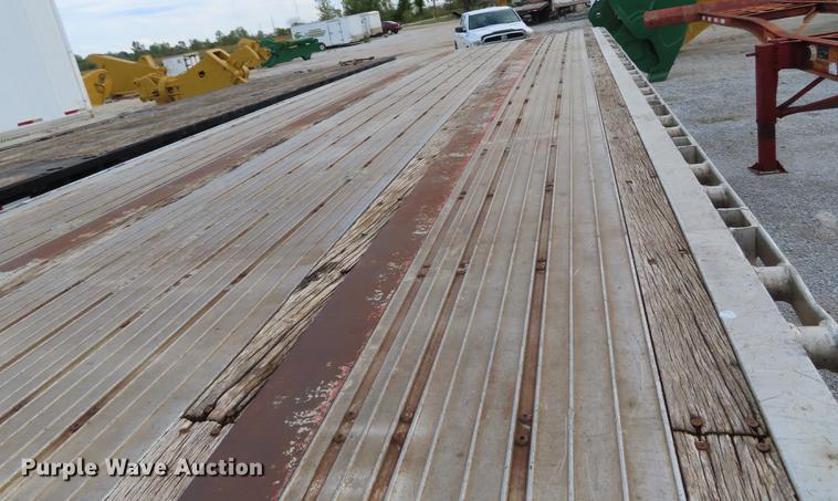 image for item EI9981 1996 Wilson CF-900 flatbed trailer