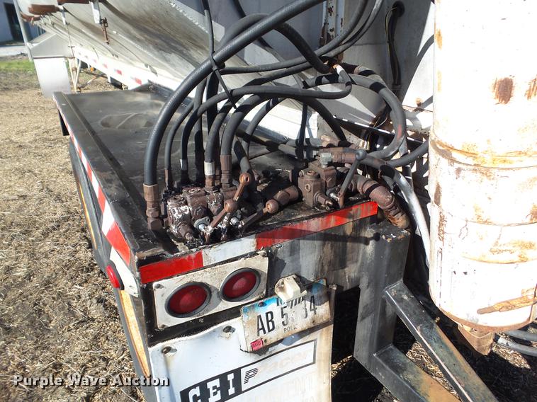 image for item L5711 1995 CEI Pacer AT35L-40-963 feed delivery trailer