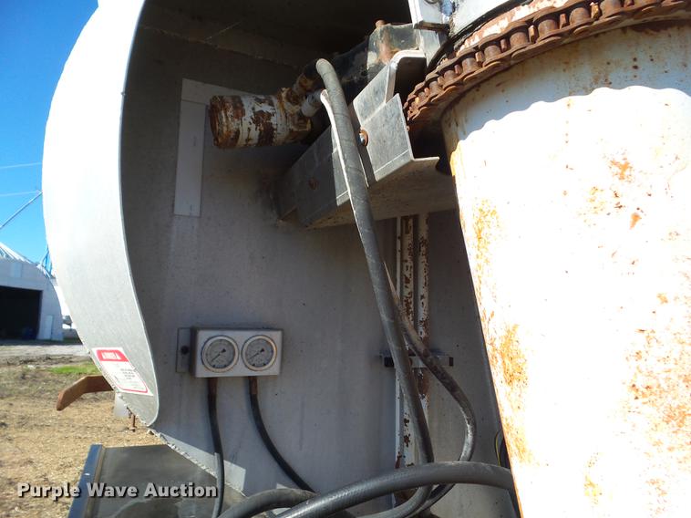 image for item L5711 1995 CEI Pacer AT35L-40-963 feed delivery trailer