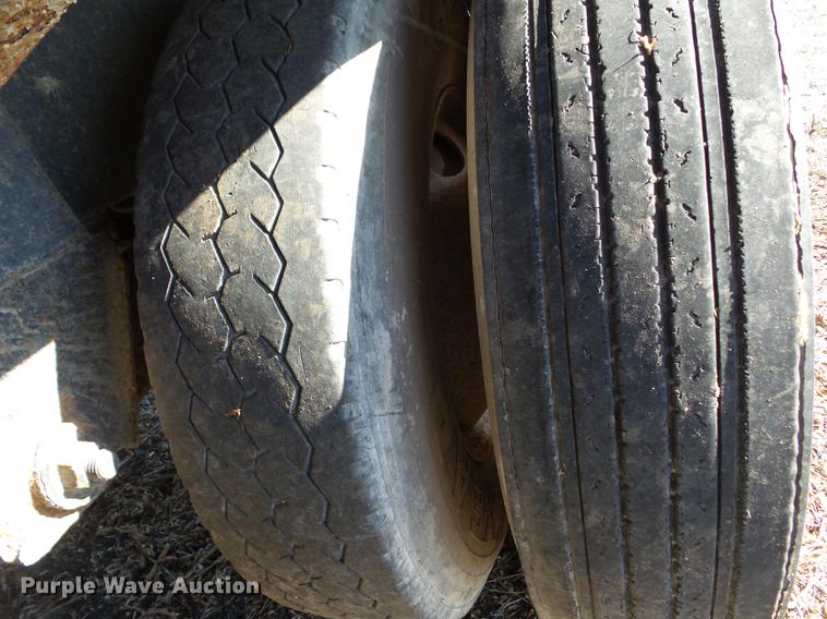 image for item L5711 1995 CEI Pacer AT35L-40-963 feed delivery trailer