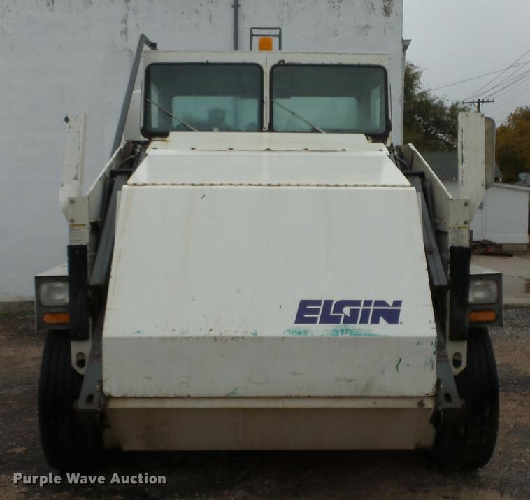 image for item AM9050 2001 Elgin Pelican P street sweeper