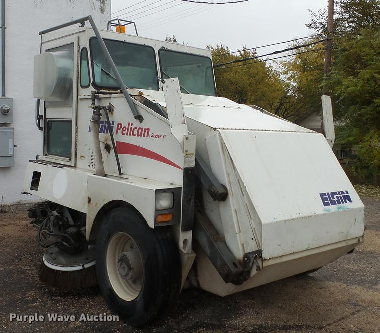image for item AM9050 2001 Elgin Pelican P street sweeper