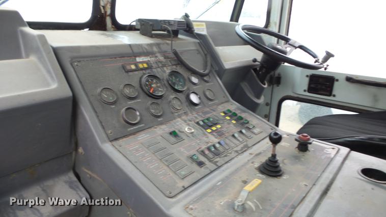 image for item AM9050 2001 Elgin Pelican P street sweeper