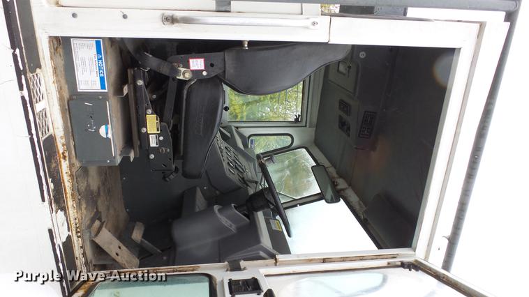 image for item AM9050 2001 Elgin Pelican P street sweeper