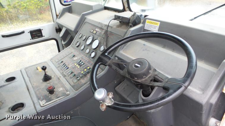 image for item AM9050 2001 Elgin Pelican P street sweeper