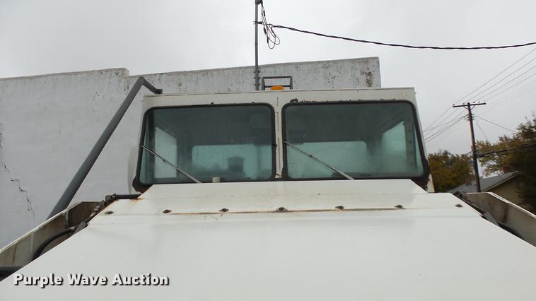 image for item AM9050 2001 Elgin Pelican P street sweeper