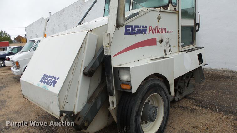 image for item AM9050 2001 Elgin Pelican P street sweeper