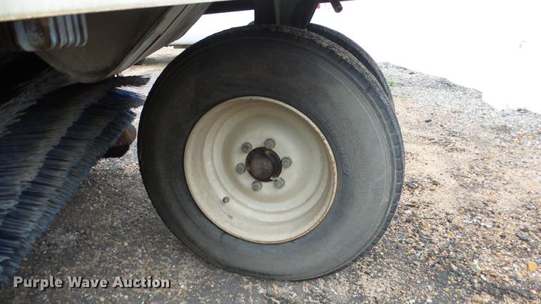 image for item AM9050 2001 Elgin Pelican P street sweeper