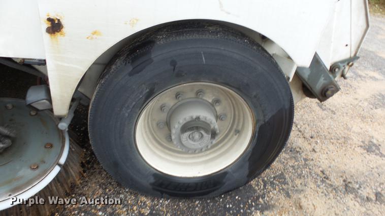 image for item AM9050 2001 Elgin Pelican P street sweeper