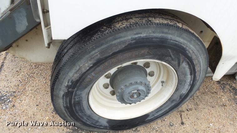 image for item AM9050 2001 Elgin Pelican P street sweeper