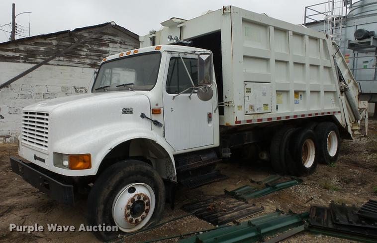 image for item AM9051 1999 International 4900 refuse truck