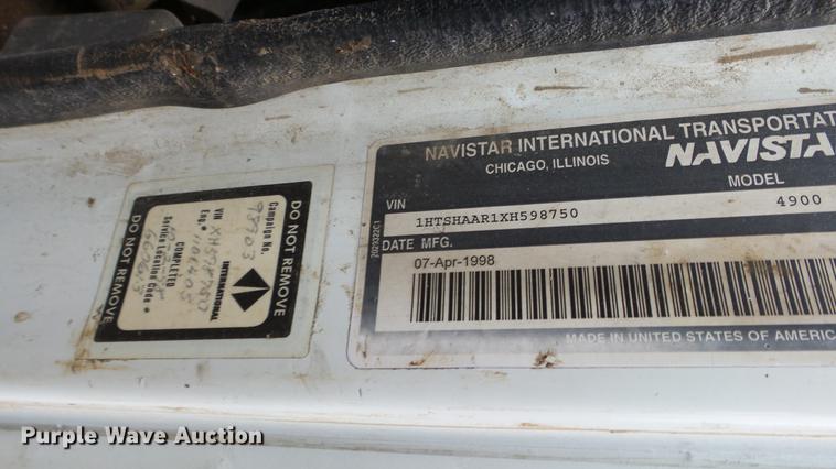 image for item AM9051 1999 International 4900 refuse truck